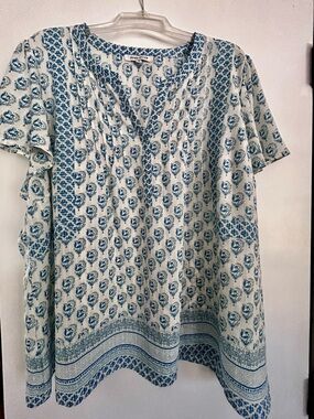Rose & Olive Blue and White Printed Short-Sleeve Tunic Top
